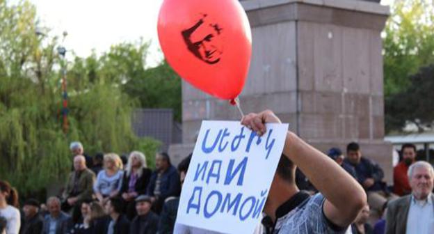 Rally in Freedom Square in Yerevan with a demand to prevent Serzh Sargsyan from taking the post of Prime Minister. Photo by Tigran Petrosyan for the Caucasian Knot. 