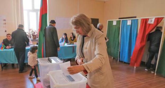 At a polling station on election day, Baku, April 11, 2018. Photo by Aziz Karimov for the Caucasian Knot