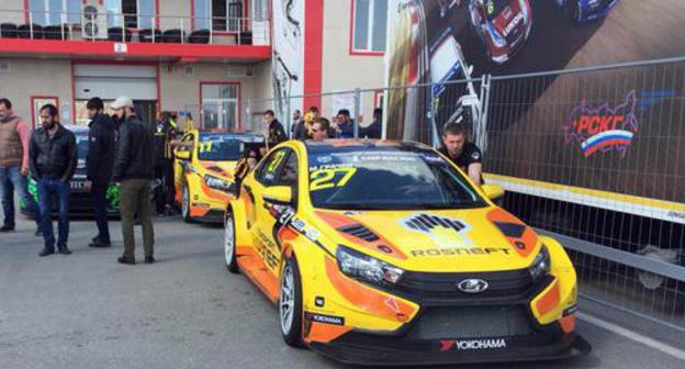 Cars and athletes who took part in  motor races. Photo by Pavel Chepurkov for the "Caucasian Knot"