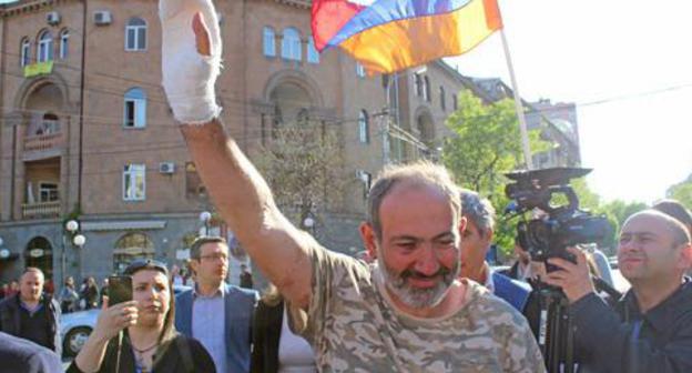 Nikol Pashinyan, the leader of the demonstrators, was wounded in the clashes but came back to the rally. Yerevan, April 16, 2018. Photo by Tigran Petrosyan for the "Caucasian Knot"