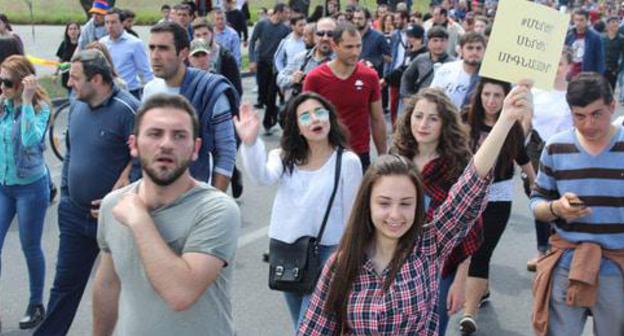 Participants of the action in Yerevan, April 19, 2018. Photo by Tigran Petrosyan for the "Caucasian Knot"