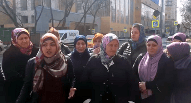 Madina Naloeva took part in a picket near the Embassy of Iraq in Moscow on April 5, 2018. Photo: screenshot of the video by BBC https://www.youtube.com/watch?v=_URlbSxm_nE