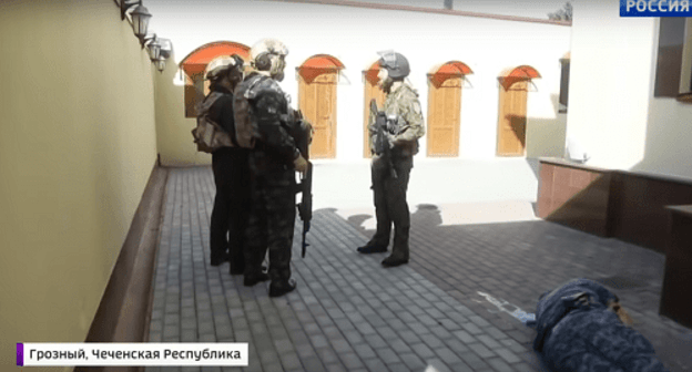 Law enforcers at the Archangel Michael Church. Screenshot from video reportage by Russia-1 Channel https://www.youtube.com/watch?v=hVMhdeHJlyc