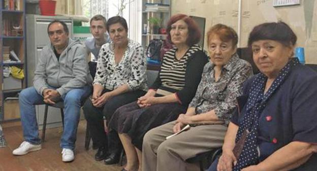 Hunger strikers and their supporters. Photo by Anna Gritsevich for the Caucasian Knot