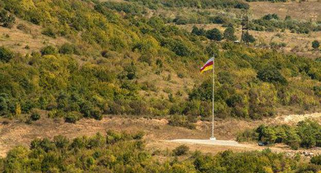 The flag of South Ossetia on the border with Georgia. Photo Sputnik / Alexey Kovalyov https://sputnik-ossetia.ru/South_Ossetia/20180530/6485569.html