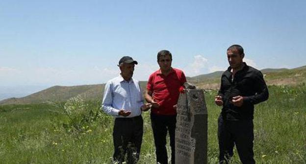 Residents of the village of Gunnut visit graves of their relatives. Photo: IA Report https://report.az/ru