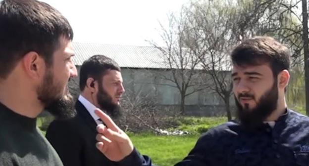 Khamzat Kadyrov (right). Screenshot from video by user prikolno 95 https://www.youtube.com/watch?v=tdrRvKUjVMI