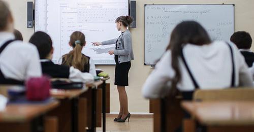 Lesson at school. Photo: © : Sputnik / Kirill Bragahttps://sputnik-georgia.ru/reviews/20170914/237321154/Sistema-obrazovanija-v-Gruzii-15-ministrov-i-neskonchaemye-reformy.html