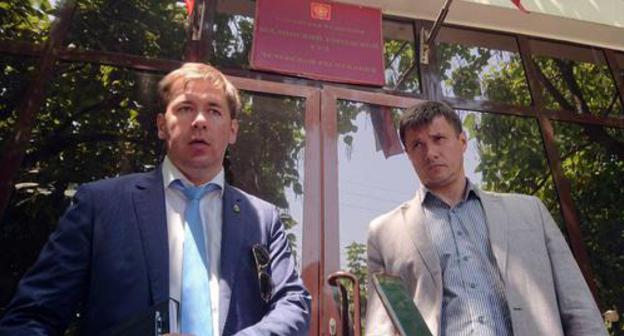 Titiev’s advocates Novikov and Zaikin at the Shali City Court. Photo is provided by HRC "Memorial".