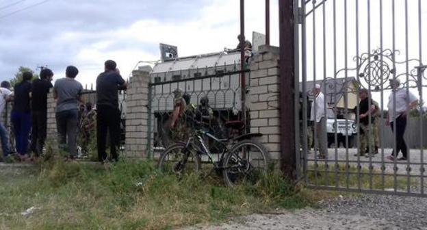 The believers of the village of Terechnoye, Khasavyurt District of Dagestan, during a forced mass "prophylactic registering". Photo by Magomed Razakov for the "Caucasian Knot"