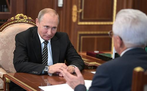 Vladimir Putin meets acting leader of Dagestan Vladimir Vasiliev. Photo: http://kremlin.ru/events/president/news/57975