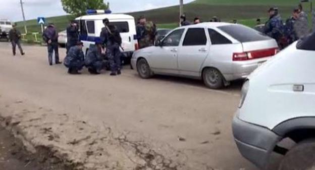 At the place of attack on road-and-patrol service officers, Ingushetia, May 12, 2017. Photo: press service of the National Antiterrorist Committee, http://nac.gov.ru