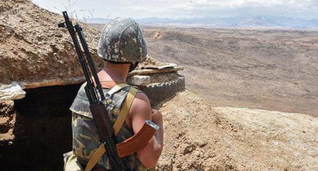 Soldier of Nagorno-Karabakh Army at contact line. Photo: © Sputnik / Aram Nersesyan https://ru.armeniasputnik.am/karabah/20180817/13916268/azerbajdzhanskaya-diversiya-v-karabahe-nastuplenie-otrazheno.html