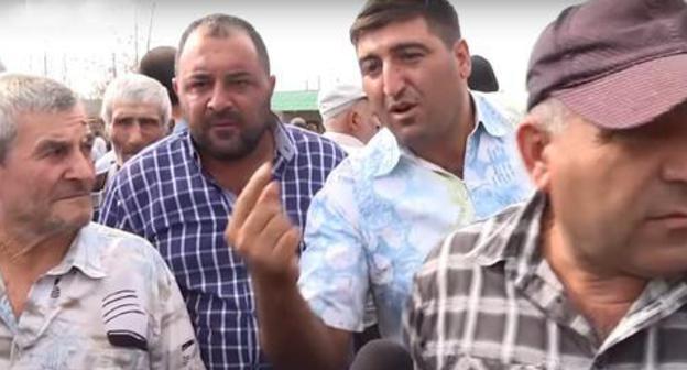 Armenian wine growers blocked road to Yerevan. September 4, 2018. Screenshot of the video by the user Ազատություն
https://www.youtube.com/watch?v=M4z478_F5dU