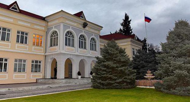 Russian Embassy to Azerbaijan. Photo: © Sputnik / Murad Orujovhttps://ru.sputnik.az/russia/20160915/407054686/posolstvo-rossii-prizyvaet-golovat.html