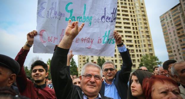 Rally participants in Baku hold slogan 'Either Karabakh or death!', September 29, 2018. Photo by Aziz Karimov for the Caucasian Knot