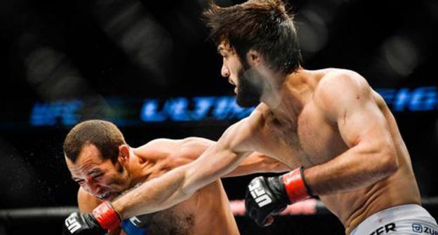 Zubair Tukhugov (from the right) during his featherweight fight with Ernest Chavez of USA at the Ultimate Fighting Championship (UFC) gala at the Globe Arena in Stockholm, October 4, 2014. Photo: REUTERS / Anders Wiklund