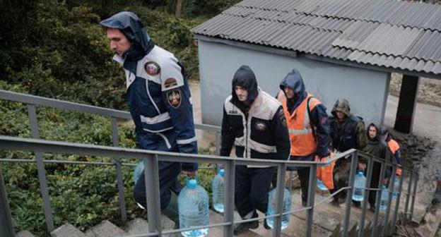 Emergency response workers. Photo: press service of Krasnodar Territory Administration 