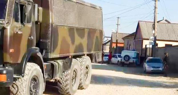 Special forces vehicles in the streets of a Dagestani village. Photo http://nac.gov.ru/terrorizmu-net/v-respublike-dagestan-po-faktu-posyagatelstva-na-zhizn.html#&amp;gid=1&amp;pid=1