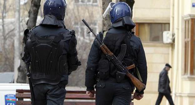 The police officers. Baku. Photo: REUTERS/David Mdzinarishvili