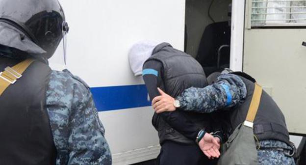 Law enforcers during detention. Photo by the press service of Russia's National Anti-Terrorism Committee http://nac.gov.ru/