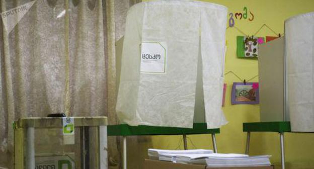 Polling booth at the presidential election in Georgia. Photo: © Sputnik / Denis Aslanov https://sputnik-georgia.ru/election-2018/20181129/243208948/Itogi-vyborov-mogut-annulirovat-na-pyati-uchastkakh-v-Gruzii.html