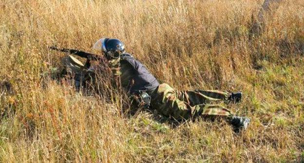 A law enforcer. Photo http://nac.gov.ru/antiterroristicheskie-ucheniya/siloviki-obezvredili-gruppu-uslovnyh-terroristov.html#&amp;gid=1&amp;pid=1