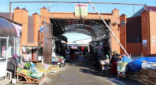 Central Marketplace of Gudermes before demolition. Photo: press service of Gudermes Mayoralty. http://gudermes.net/index.php/publikatsii/novosti-rajona/item/2049-glava-munitsipaliteta-usman-ozdamirov-proinspektiroval-territoriyu-tsentralnogo-rynka-gudermesa