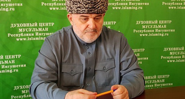 Isa Khamkhoev. Photo by the press service of the Muftiyat of Ingushetia http://muftiyatri.ru/2018/09/03/совещание-в-дцм-ри-03-09-2018-г/