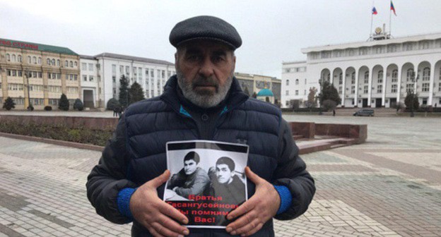 Murtazali Gasanguseinov holds solo picket, Makhachkala, February 1, 2019. Photo by Patimat Makhmudova for the Caucasian Knot