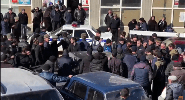 Residents of Khadjalmakhi village after the incident in the marketplace. Screenshot from video posted by 'Chernovik', https://www.youtube.com/watch?v=dtHDhpbl6BU&feature=youtu.be