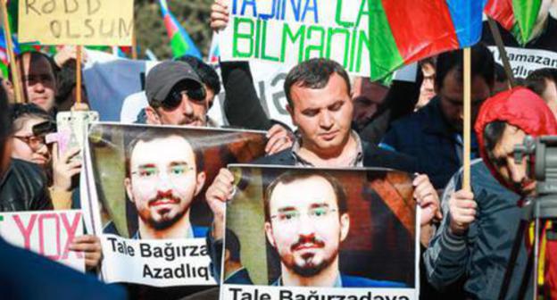 Banners with portrait of the leader of "Muslim Unity" Talekh Bagirzade, Baku, April 8, 2017. Photo by Aziz Karimov for the Caucasian Knot