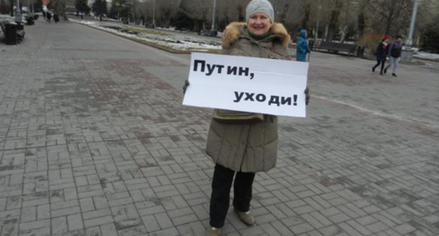 Olga Karpukhnova holds solo picket, Volgograd, March 2, 2019. Photo by Tatiana Filimonova for the Caucasian Knot