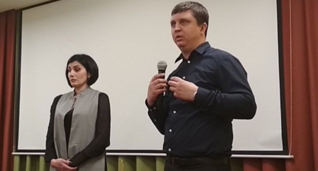 Anna Zavgorodnyaya, the mother of Artyom Ponomarchuk, and Sergey Romanov, the head of the Krasnodar branch of the "Committee against Torture", at the presentation of the film named "Extreme South". Photo by Anna Gritsevich for the "Caucasian Knot"