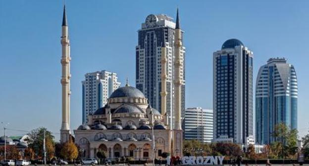 The mosque named "The Heart of Chechnya" in Grozny. Photo: Alexxx1979,  https://commons.wikimedia.org/w/index.php?curid=53692987