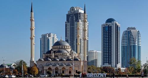 The mosque named "The Heart of Chechnya" in Grozny. Photo: Alexxx1979,  https://commons.wikimedia.org/w/index.php?curid=53692987