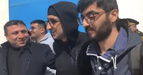 Bairam Mamedov (in the center) after pardoning. Screenshot of the video by MeydanTV on Youtube https://www.youtube.com/watch?v=SLRlTINa17c