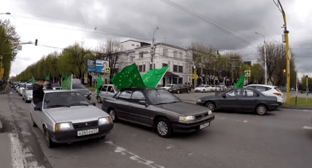 A motor rally with the Adyg flags held in Nalchik. Screenshot of the video by  Sergei Chernov "The Circassian Flag Day". Nalchik, April 25, 2017 https://www.youtube.com/watch?v=1wo_48hgN3U