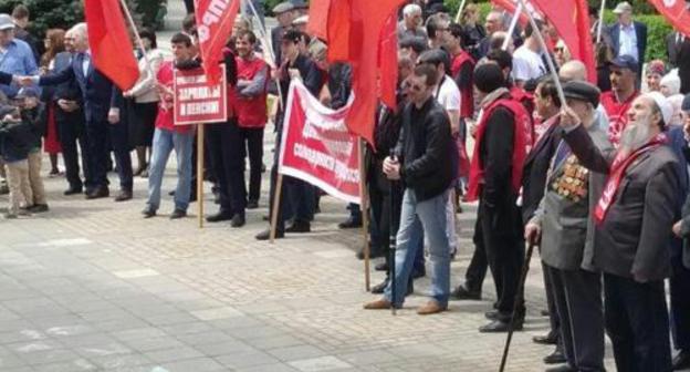 Participants of the rally organized by the Communist Party of the Russian Federation (CPRF) in Makhachkala. Photo by Ilyas Kapiev for the "Caucasian Knot"