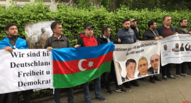 Protest rally against monument to Heydar Aliyev in Bucharest, Berlin, May 10, 2019. Screenshot from video posted at: https://youtu.be/hqhTjeK2ntM