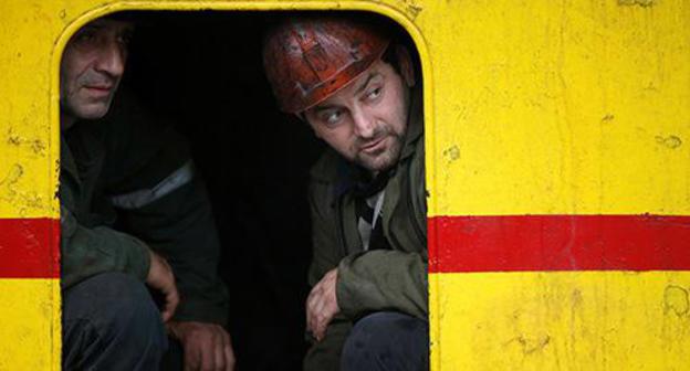 Georgian miners. Photo: REUTERS/David Mdzinarishvili