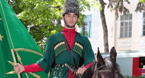 Participants of equestrian march cross central Nalchik. Photo by Lyudmila Maratova for the Caucasian Knot
