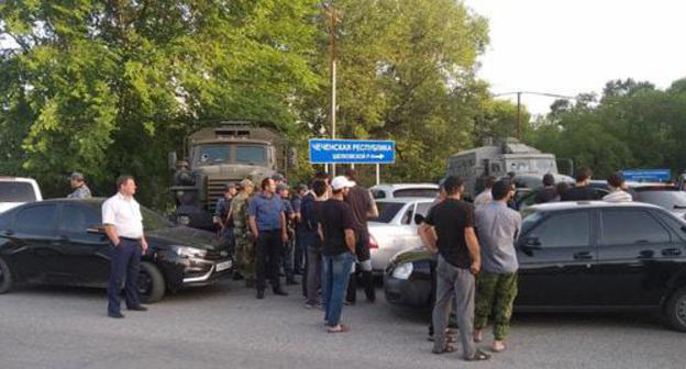 People's gathering in Kizlyar against installment of Chechen road signposts, June 11, 2019. Photo by Ilyas Kapiev for the Caucasian Knot