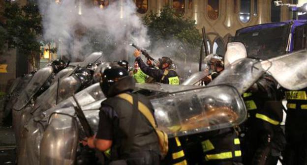 Special forces disperse protest action, Tbilisi, June 21, 2019. Photo: REUTERS/Irakli Gedenidze