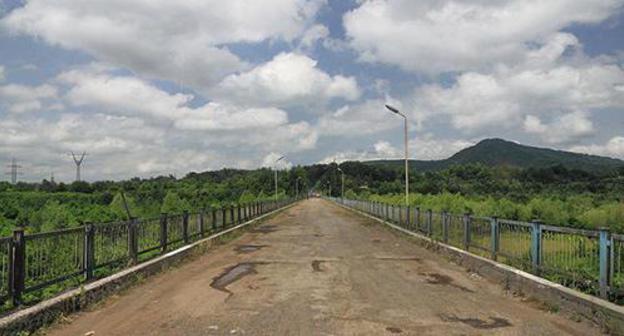 Bridge across the Inguri river between Georgia and Abkhazia. Photo: Marcin Konsek / Wikimedia Commons