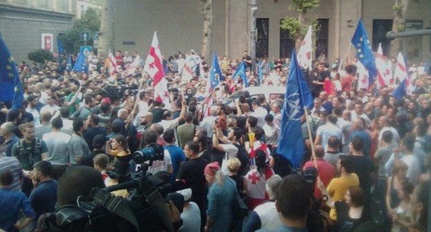 The police cordons between two protest actions in Tbilisi. July 8, 2019. Photo by Beslan Kmuzov for the "Caucasian Knot"