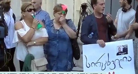 Protesters at the parliament building on September 3, 2019. Photo: screenshot of the video by Zvezda TV channel https://tvzvezda.ru/news/vstrane_i_mire/content/2019931650-33rWU.html