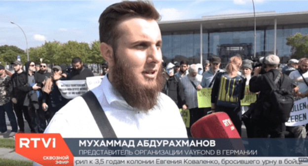 Mukhammad Abdurakhmanov at the rally in Berlin on September 4, 2019. Screenshot of the video https://www.youtube.com/watch?v=64zQFCuBo8Q