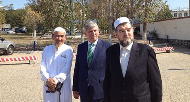 Imam Makhmud Velitov (right) freed from penal colony in Astrakhan, September 13, 2019. Photo by Alena Sadovskaya for the Caucasian Knot