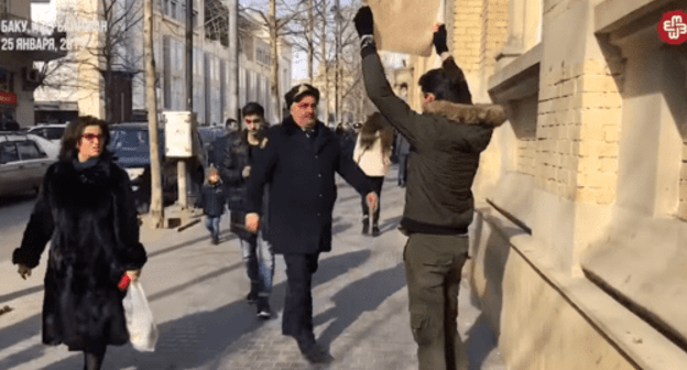 Rafael Guseinzade at a picket in January 2019. Screenshot of the video https://www.youtube.com/watch?v=1zFAsJnPdig